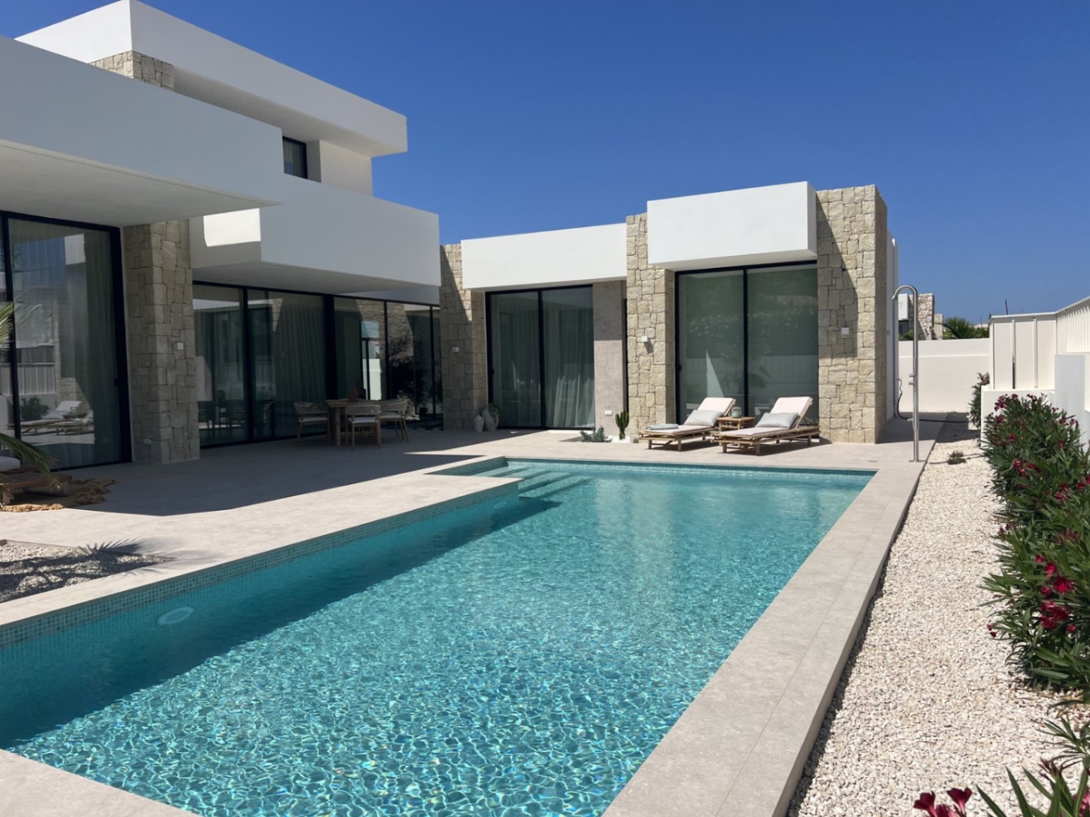 Luxuriöse zeitgenössische Villa in Dénia - Luxury Village Dénia