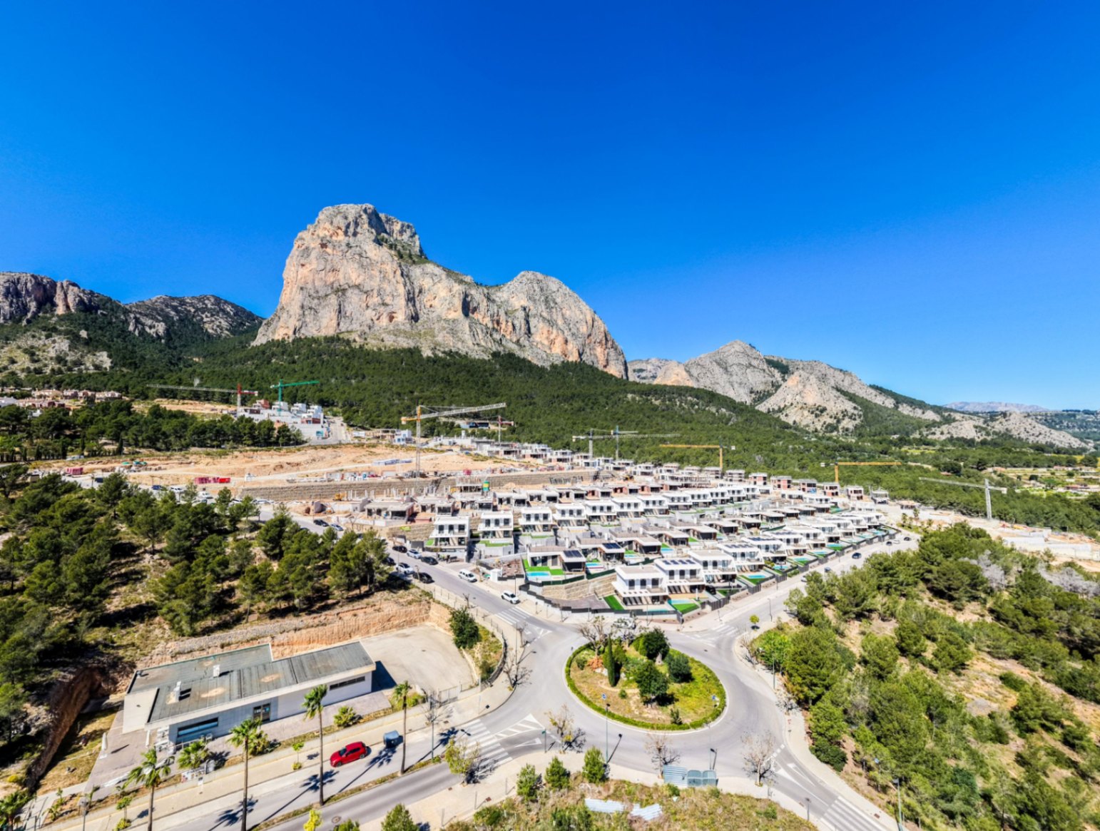 Chalet de 3 dormitorios de obra nueva en Polop