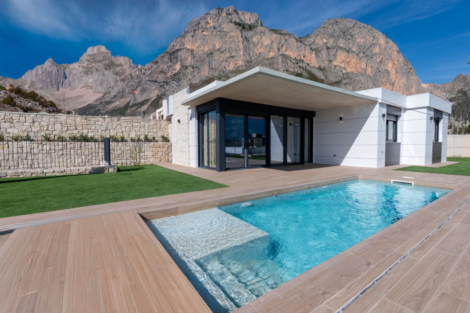 Villa moderne avec vue panoramique sur la mer à Polop