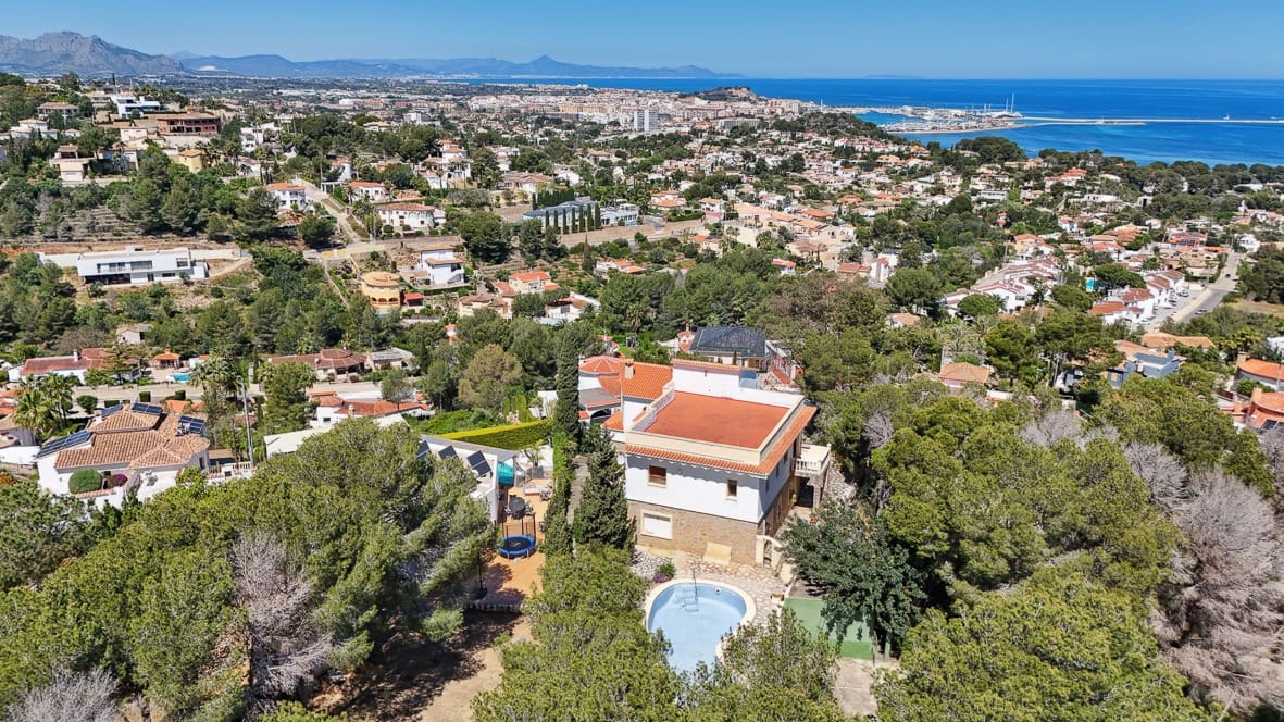 Villa zum Verkauf in der Gegend von Las Rotas in Dénia