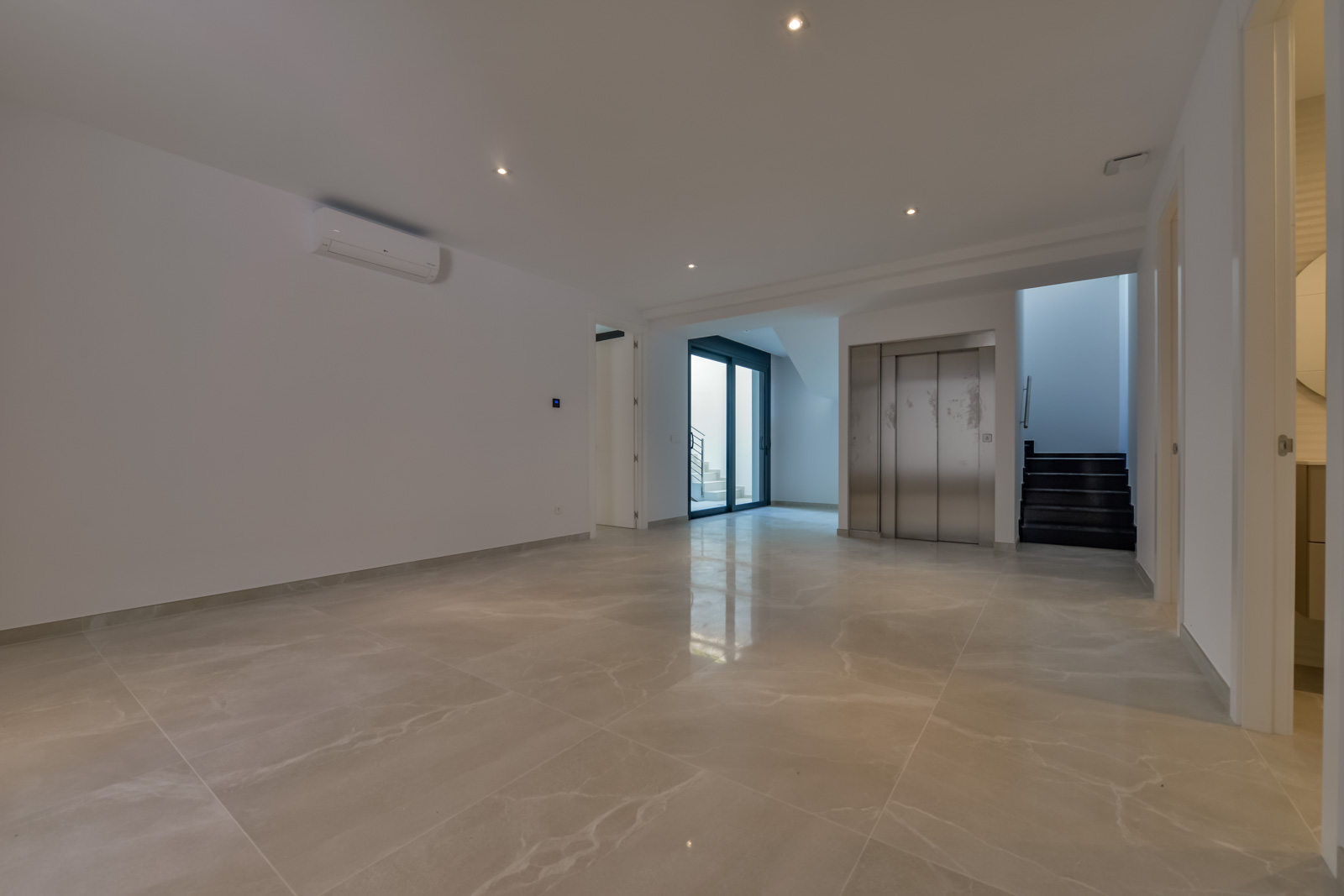 Prachtige moderne villa met uitzicht op zee in Benidorm