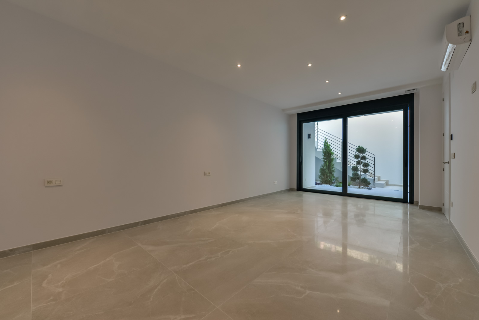 Prachtige moderne villa met uitzicht op zee in Benidorm