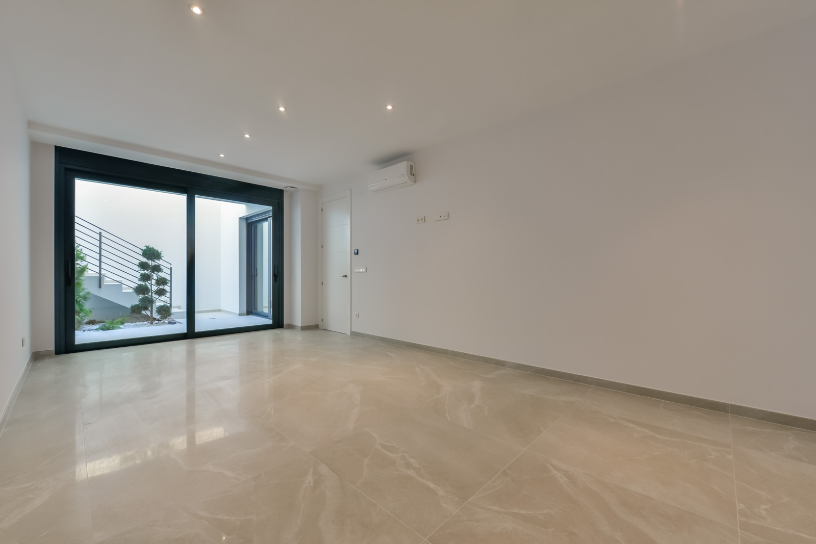 Prachtige moderne villa met uitzicht op zee in Benidorm