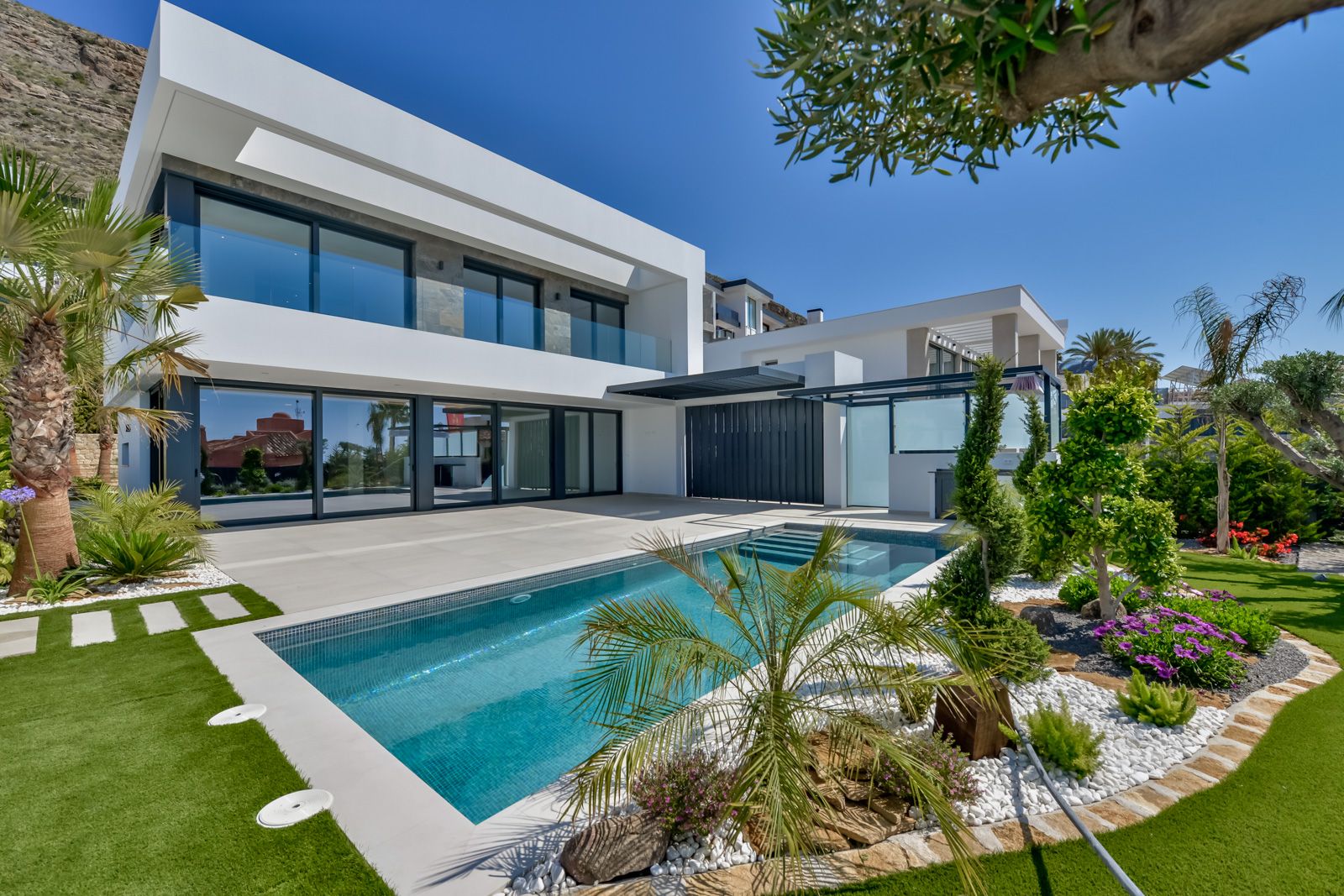 Prachtige moderne villa met uitzicht op zee in Benidorm