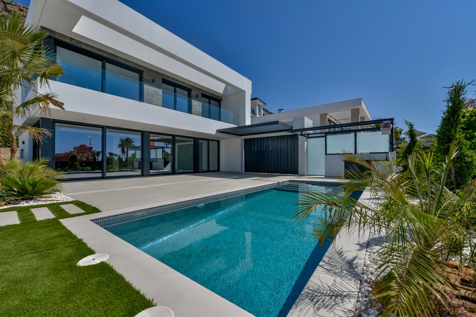 Prachtige moderne villa met uitzicht op zee in Benidorm