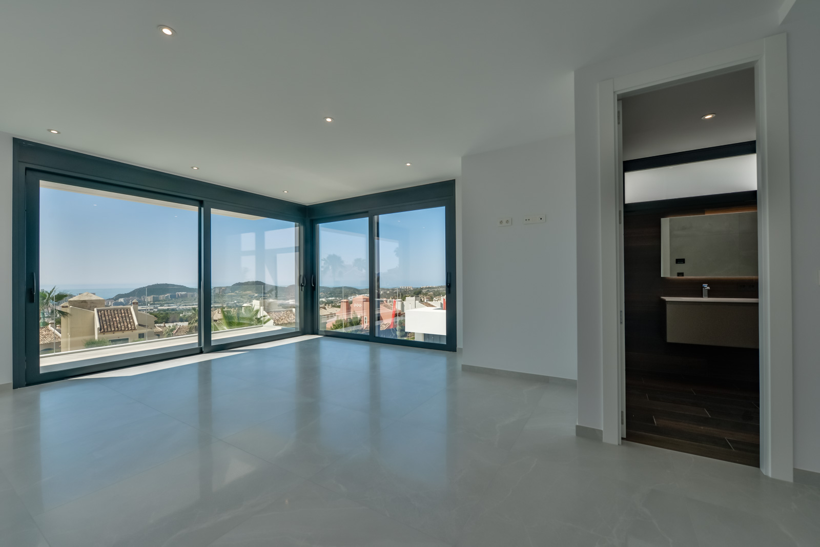 Prachtige moderne villa met uitzicht op zee in Benidorm