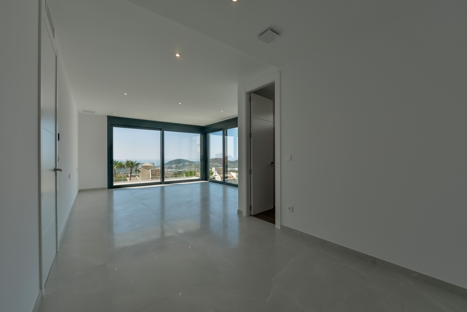 Prachtige moderne villa met uitzicht op zee in Benidorm