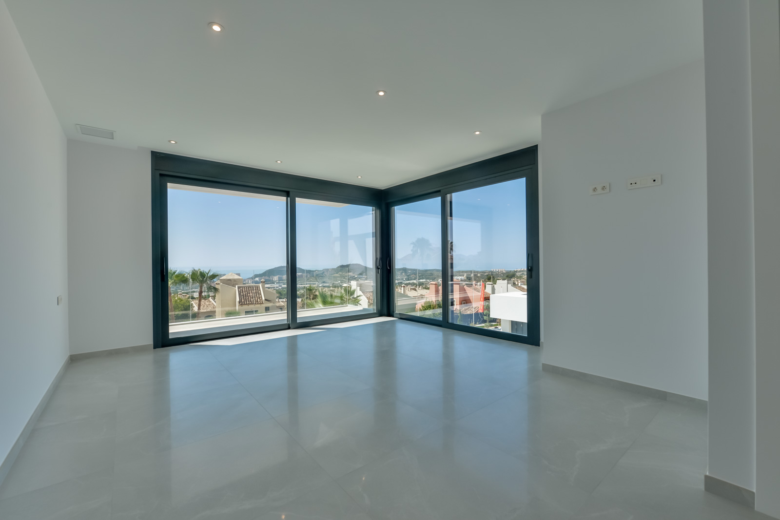 Prachtige moderne villa met uitzicht op zee in Benidorm