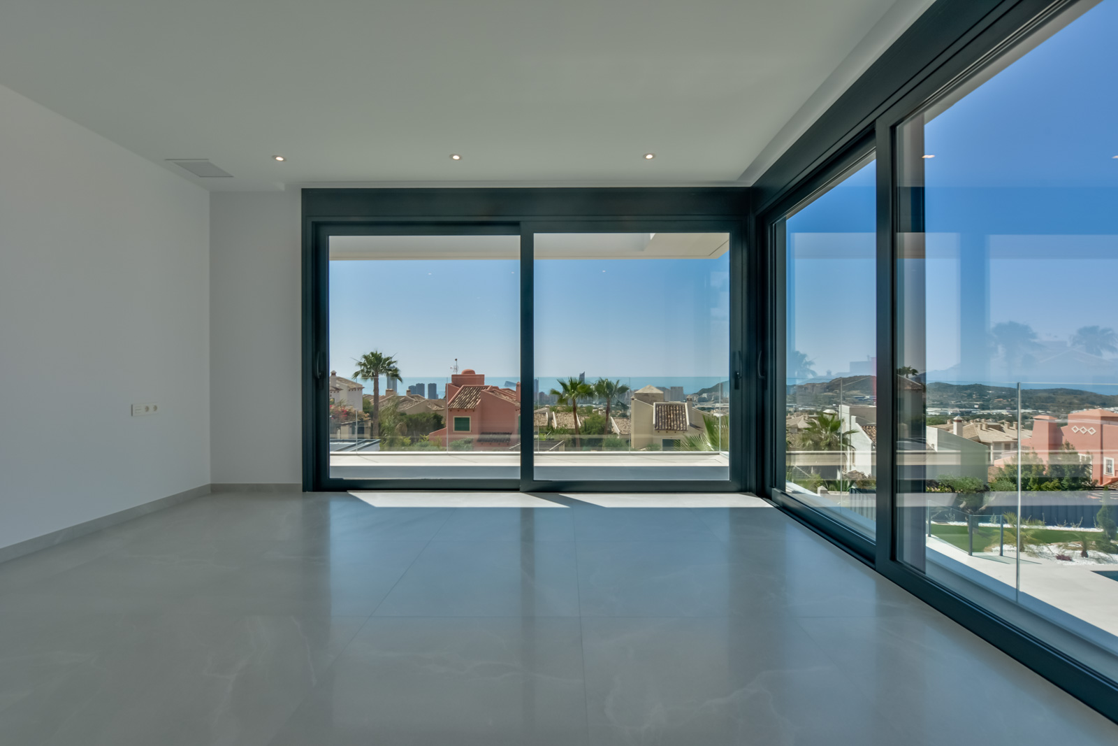 Prachtige moderne villa met uitzicht op zee in Benidorm