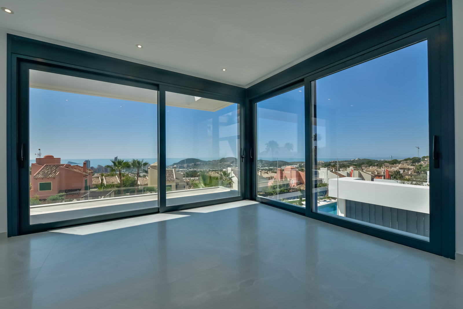 Prachtige moderne villa met uitzicht op zee in Benidorm
