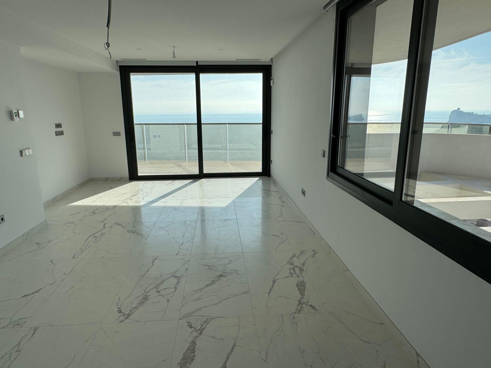 Moderno ático con vistas panorámicas en Benidorm