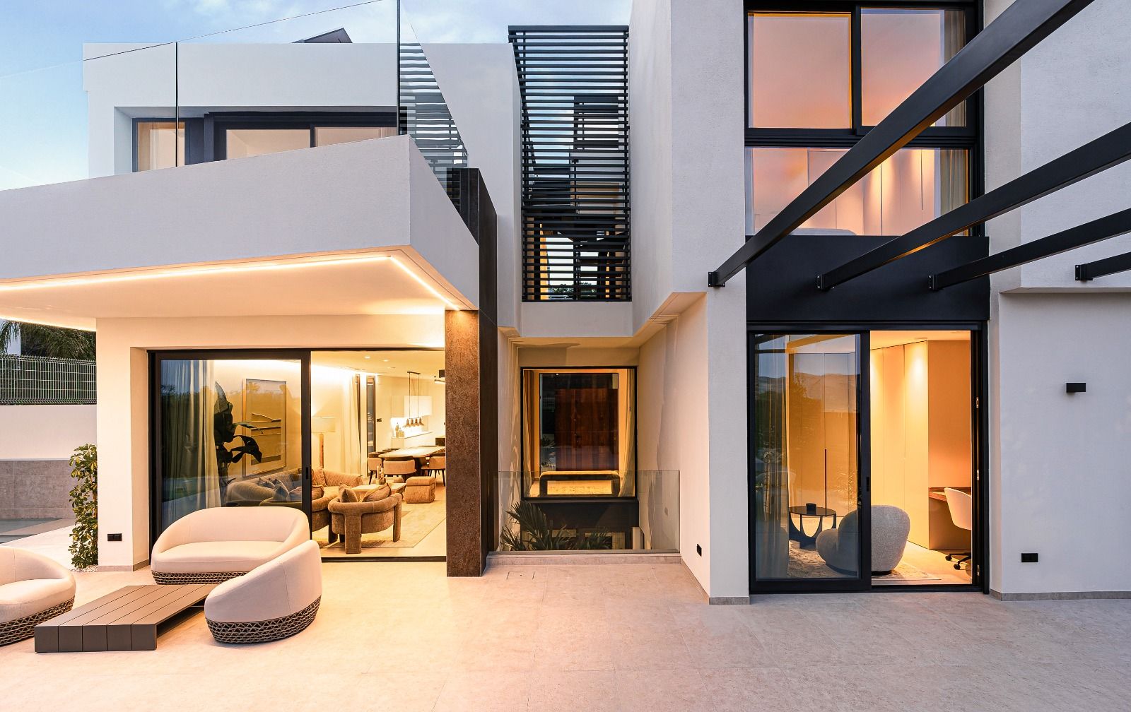 Modern villa with panoramic sea views in Benidorm