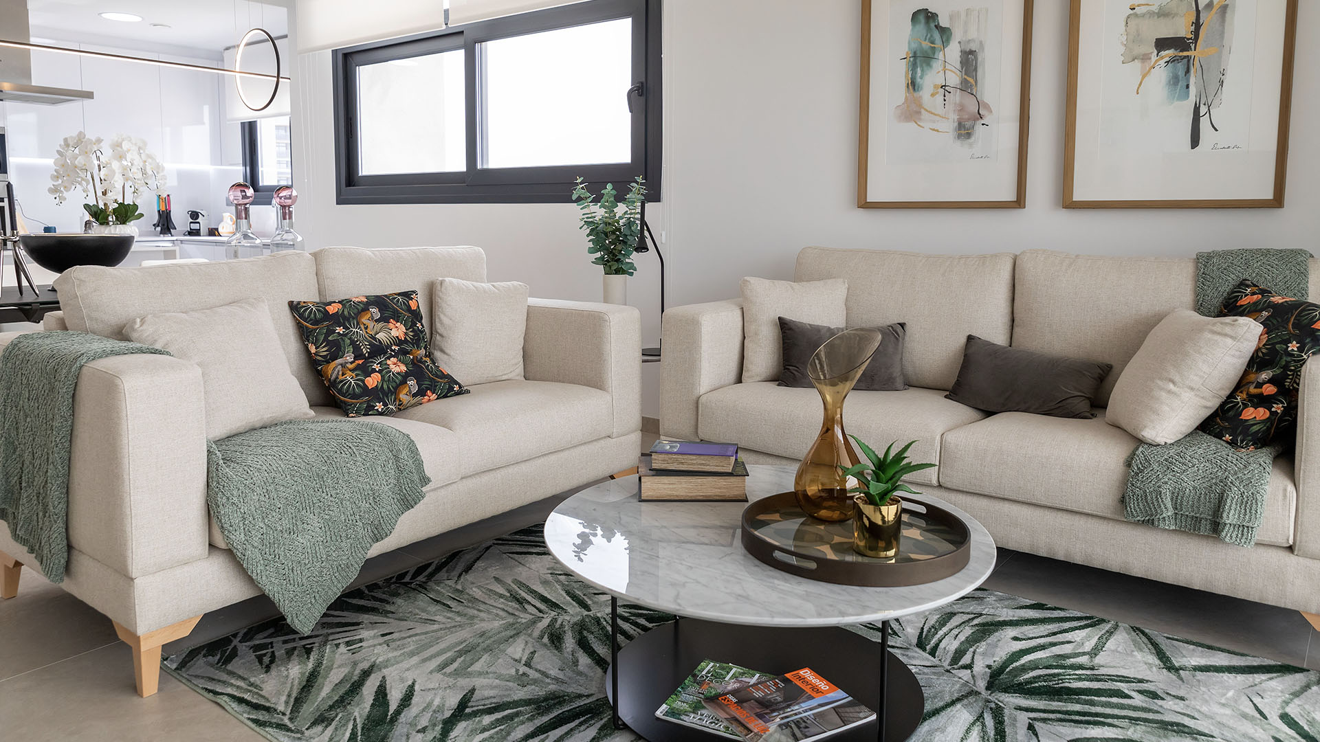 Appartement de luxe sur la plage avec une vue imprenable sur la mer à seulement 50 mètres de la plage