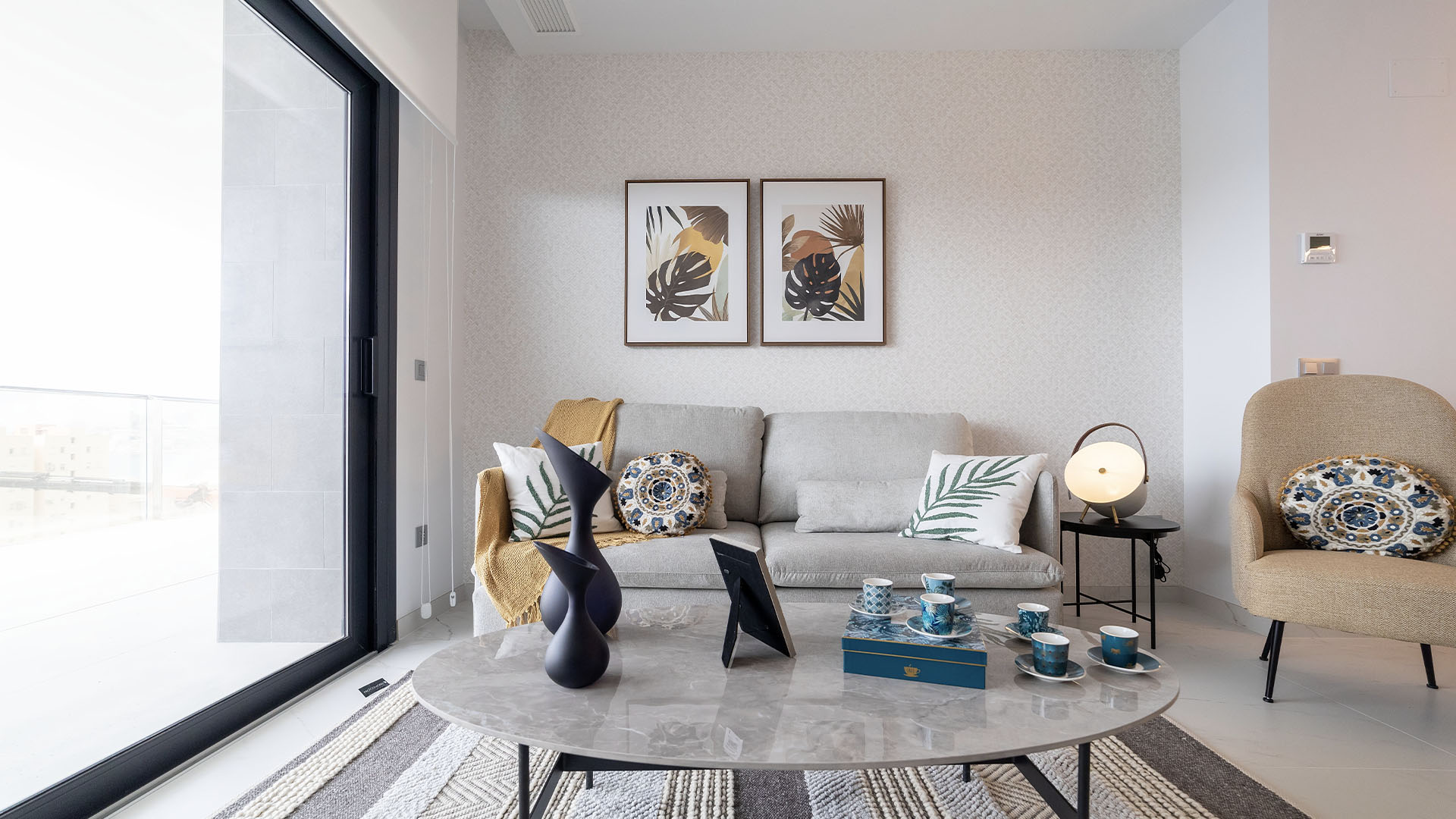 Appartement de luxe sur la plage avec une vue imprenable sur la mer à seulement 50 mètres de la plage
