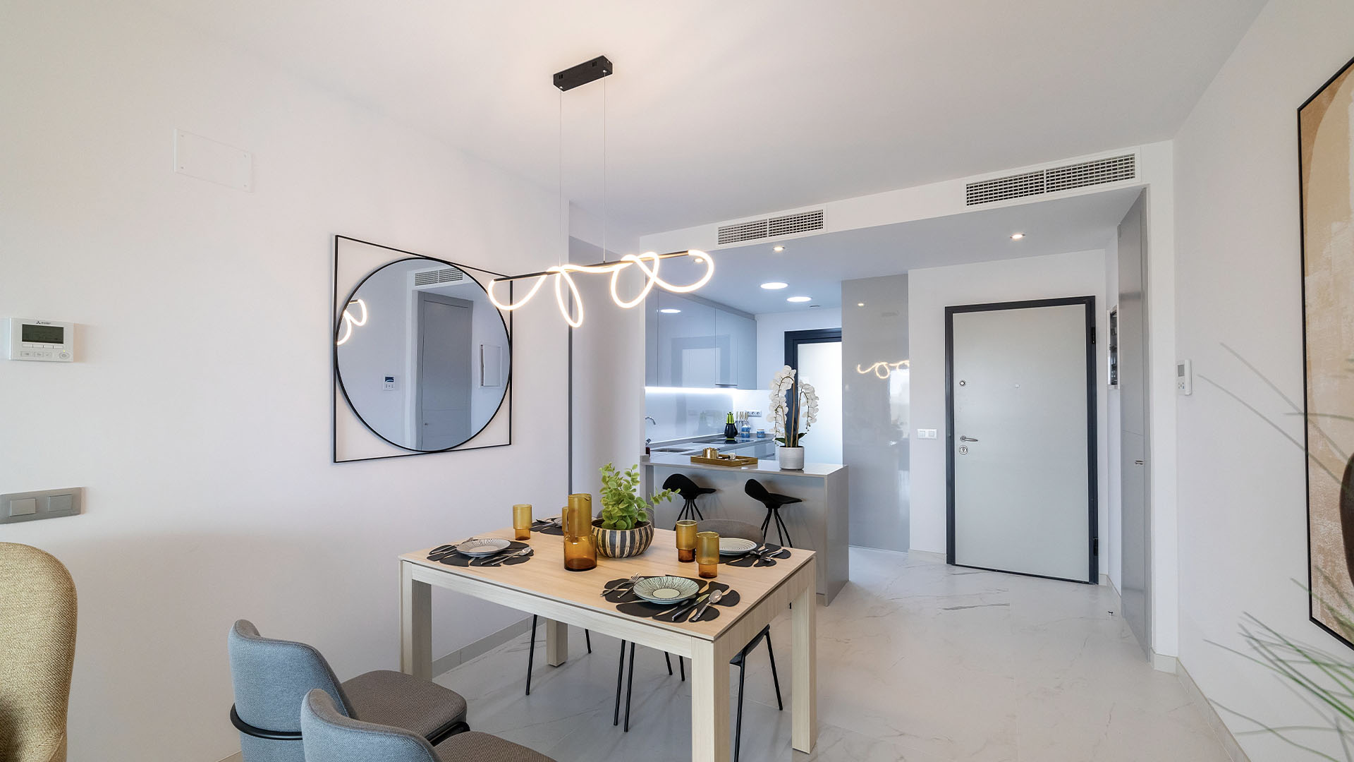 Appartement de luxe sur la plage avec une vue imprenable sur la mer à seulement 50 mètres de la plage